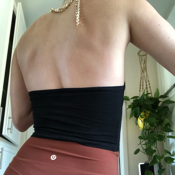 Embroidered halter top with chain strap - Picture 3 of 4